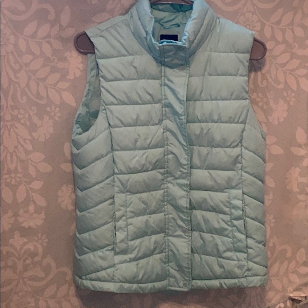 Women’s puffy vest